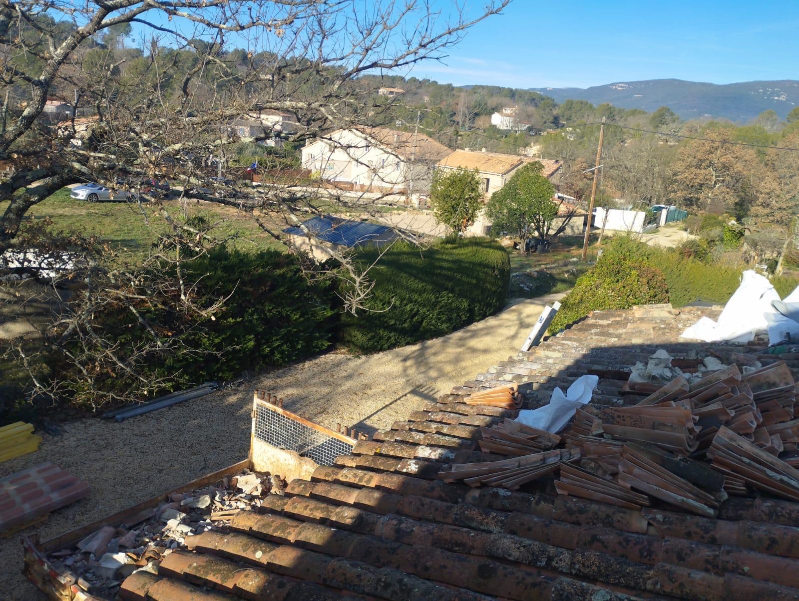 Couvreur au travail - image 1